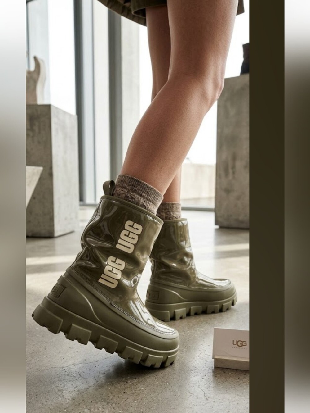 UGG Olive Green Glossy Waterproof Pull-On Boots Woman's 6